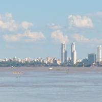 Río Paraná und Skyline
